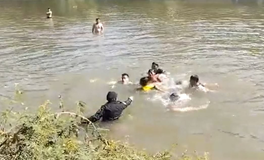 Dos menores y un hombre de 66 años mueren ahogados mientras nadaban por ...