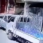 Video muestra cuando camión repartidor de agua descontrolado choca contra picop estacionado