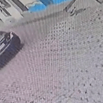 Video: El momento de la colisión entre un auto y una motocicleta en Ciudad Vieja