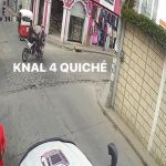 Graban cuando dos motoristas se accidentan y sufren golpes en distintas partes del cuerpo