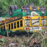 Autobús se accidenta en la ruta a El Salvador y deja varias personas heridas