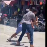 Video: Pilotos de mototaxis se van a los golpes en la vía pública y así terminó la pelea