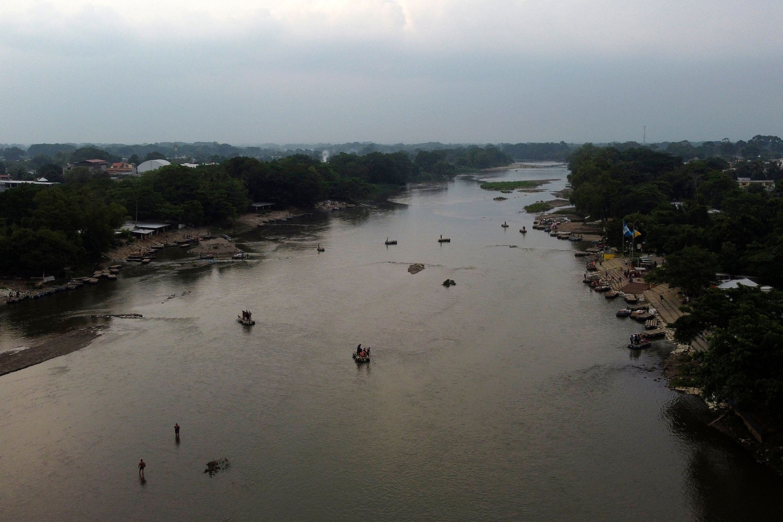 Migrante salvadoreño y su hijo de 7 años mueren al cruzar el río Suchiate en su ruta hacia EE. UU.