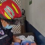 Bomberos atienden nacimiento de mellizos en ambulancia cuando trasladaban a paciente