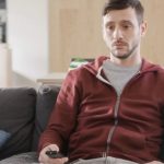 Por qué algunas personas nos parecen aburridas incluso antes de conocerlas (y cómo evitar ser una de ellas)
