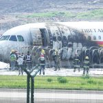 Un avión se incendia al salirse de la pista de despegue en el centro de China