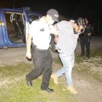 La llevaban en un microbús: Secuestran a mujer en Petén, la PNC la rescata y detiene a los presuntos responsables