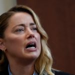 El video que muestra la reacción de “terror” de Amber Heard al toparse cara a cara con Johnny Depp