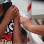 Salud dice que no importa si los niños no reciben la segunda dosis en el tiempo estipulado, aunque admite que baja la efectividad