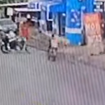 Video: Así fue impactada por un motorista una motocicleta que se atravesaba una carretera en Izabal