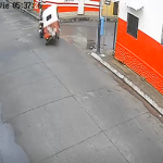 Video: Un mototaxi pierde el control y luego de colisión cae sobre motocicleta