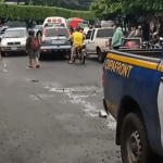 Tenis y una motocicleta abandonada: los indicios por los que vecinos interceptaron a dos sujetos por la muerte de un piloto