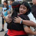 “Estamos honrando a personas cuyas familias aún no saben que han muerto”: la ira y conmoción en San Antonio, epicentro de la mayor tragedia migratoria en Estados Unidos