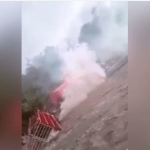 Graban cuando camión queda atrapado en un río en Esquipulas y las maniobras para intentar sacarlo