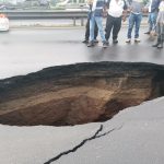 GALERÍA: Hundimiento en Villa Nueva colapsa el tránsito en la ruta al Pacífico