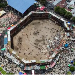 Espinal,Tolima: las imágenes del derrumbe de palcos durante una corrida de toros en Colombia que dejó numerosos muertos y heridos