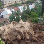 Reportan desprendimiento de tierra en ruta al Pacífico que afecta varias viviendas de Villa Nueva