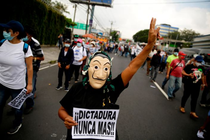 Expertos advierten de “impacto” de criptoactivos en la democracia salvadoreña