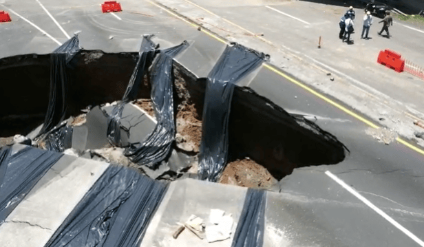 Videos muestran cómo aumenta la dimensión y grietas en el área del ...