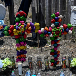 “Te vamos a hacer tu casita”: Madre de dos migrantes hondureños fallecidos en camión en Texas narra drama que vive