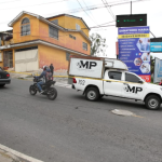 Rastro de sangre los lleva a una vivienda: Localizan el cadáver de una persona en la zona 21