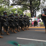 Fotogalería: Militares participan en desfile en la capital en conmemoración del Día del Ejército
