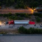 Canciller mexicano dice que sube a 50 el número de migrantes muertos en Texas y que entre ellos hay 7 guatemaltecos
