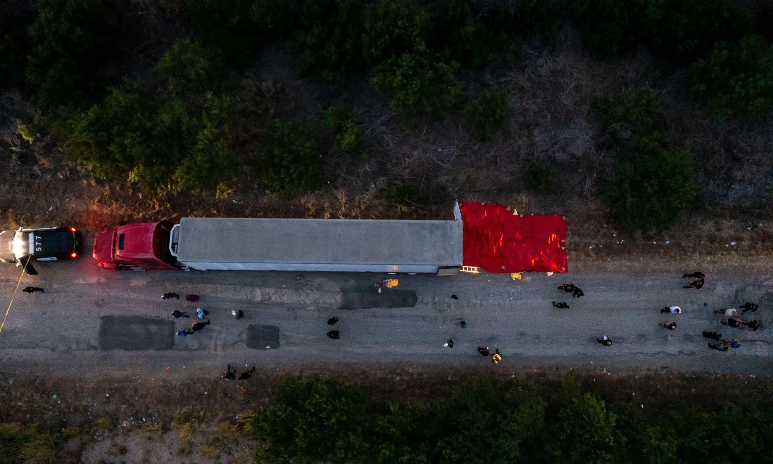Migrantes muertos dentro de camión
