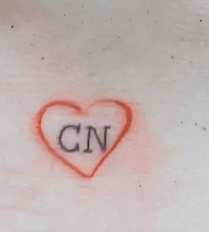 Tatuaje de corazón de Belinda