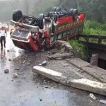 Bus vuelca en la ruta al suroccidente y varios pasajeros resultan heridos