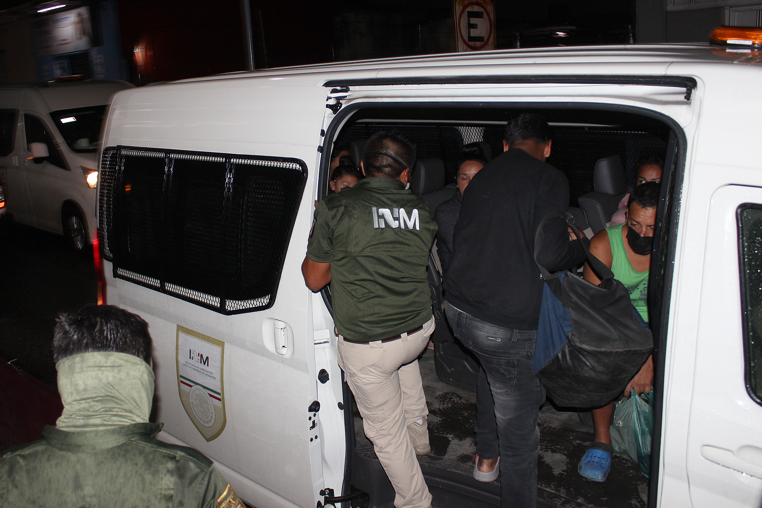 México realiza operativos en su frontera sur para impedir caravana migrante