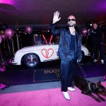 El video que muestra cómo el cantante Maluma saca a dos aficionadas que peleaban durante un concierto suyo en España