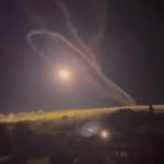 Cámara capta el momento en que un misil ruso falla, gira y regresa a impactar contra la base de donde fue lanzado