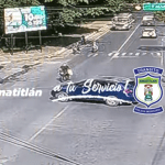 Así registró una cámara un accidente entre motocicleta y un automóvil en Amatitlán