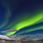 El ‘agujero azul’ en el cielo de Suecia que deja ver auroras boreales y arcoíris lunares