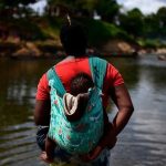 “Después de arrojar a sus dos hijos, el hombre se lanzó al vacío”: el duro relato de los médicos que atienden a migrantes en la selva del Darién