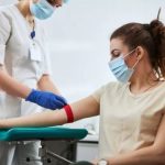 Covid: ¿en qué situaciones debes hacerte un chequeo médico luego de una infección?