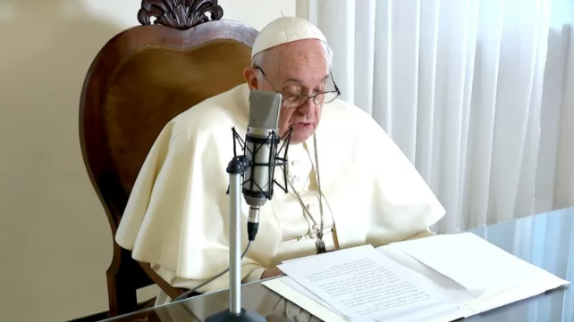 Papa considera renuncia por su salud