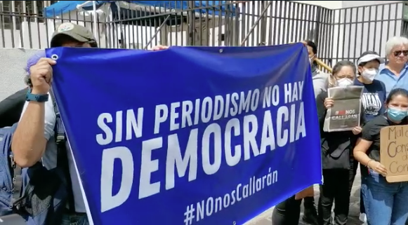 Periodistas y ciudadanos muestran apoyo a José Rubén Zamora