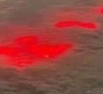 Las impactantes imágenes de un destello de color rojo intenso que grabó un piloto sobre el Océano Atlántico