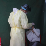 Positividad del covid-19 sigue en aumento en Guatemala; Giammattei descarta ampliación de restricciones