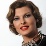Linda Evangelista alcanza un acuerdo con la empresa cosmética que la dejó “permanentemente deformada”