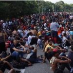Más de 4 mil migrantes instalan un campamento en una aduana de Chiapas para presionar a las autoridades migratorias