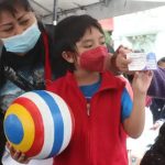 La espera terminó: niños acuden a vacunarse contra el covid-19, mientras que la demanda de hisopados va en aumento