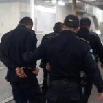 Agentes de la PNC son detenidos luego que vecinos los denunciaran por disparar al aire en Nimajuyú
