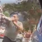 Video muestra la pelea entre dos choferes de buses extraurbanos en calle de Antigua Guatemala