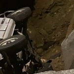 Vecinos graban el sorprendente momento en que una furgoneta “es tragada” por un socavón en una calle de El Bronx, Nueva York