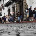 La mascarilla vuelve a ser obligatoria en Antigua Guatemala para nacionales y extranjeros y la comuna habla de sanciones a quienes incumplan