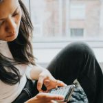 Por qué es tan agotador buscar el amor a través de las apps de citas