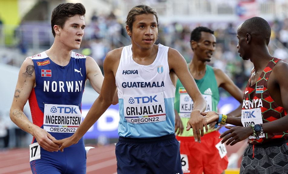 Luis Grijalva hace historia y se clasifica a la final de los 5,000 metros en el Mundial de Atletismo